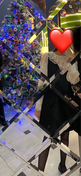 Красивое платье с воротником,в идеальном состоянии