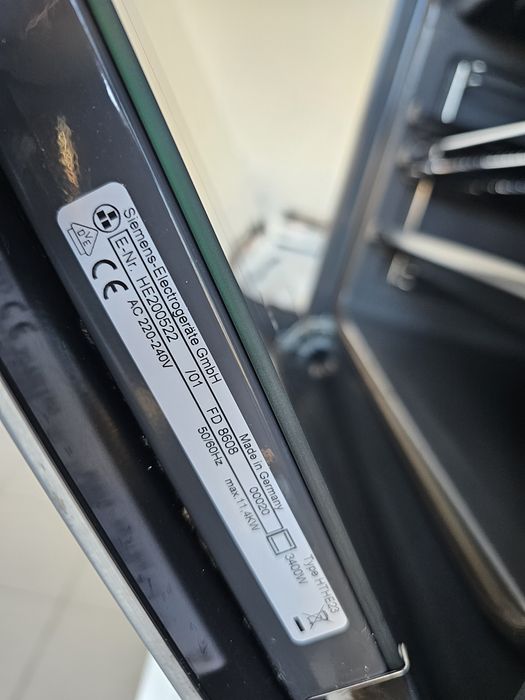 Фурна за вграждане с керамичен плот  SIEMENS