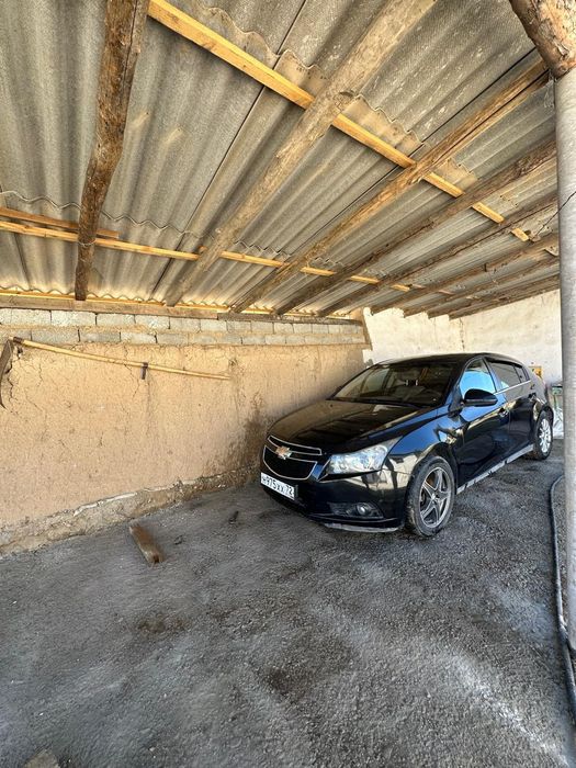 Chevrolet cruze 2012 год
