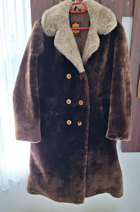 Vand haină de Monton Dore 
Marimea L-XL
Lungime 3/4
Foarte bine în