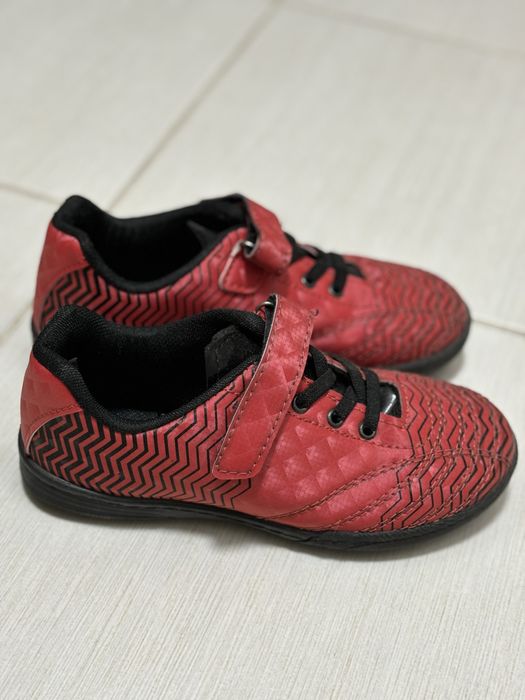 Футболни обувки/ стоножки 33 номер LC