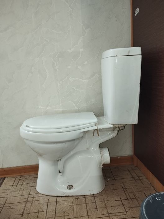Продам унитаз все работает