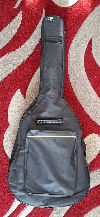 Vând chitara clasică Hora