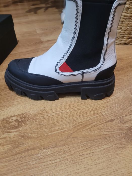 Ghete piele Musette