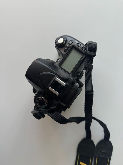 Nikon D80 DSLR тяло – надежден фотоапарат за начинаещи и напреднали