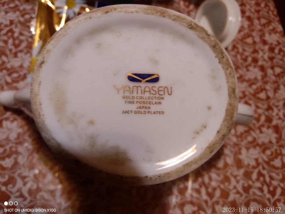 Продам чайник фарфоровый Японский.