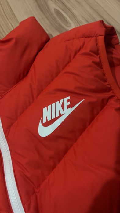 Vestă Nike puffer – Roșu & Bleumarin – M