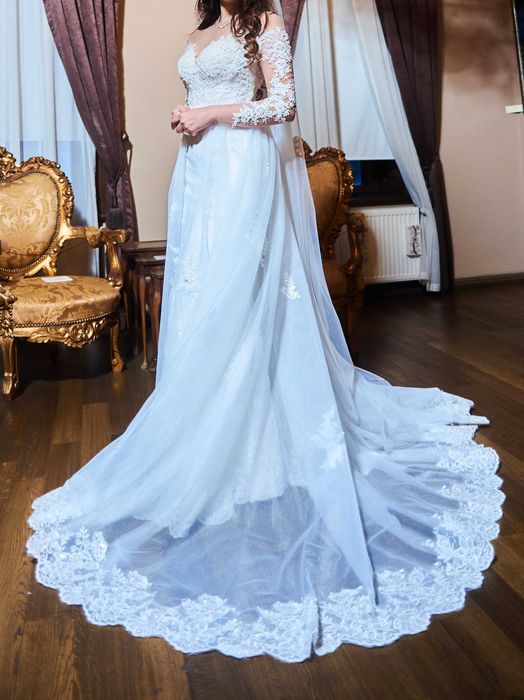 Rochie de mireasa stil sirena cu trena detasabila