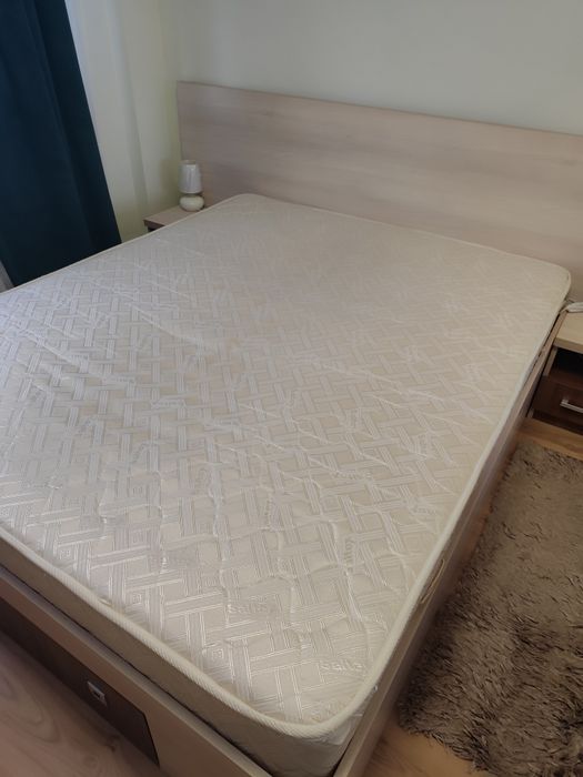 Saltele de vânzare.