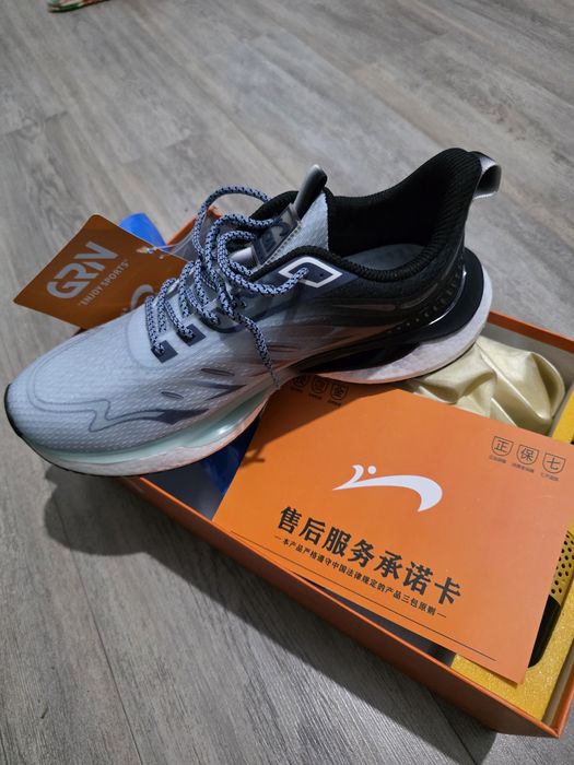 Кроссовки для бега фирменные