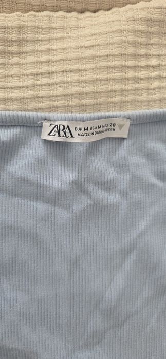 Top scurt Zara marimea M,stare foarte buna