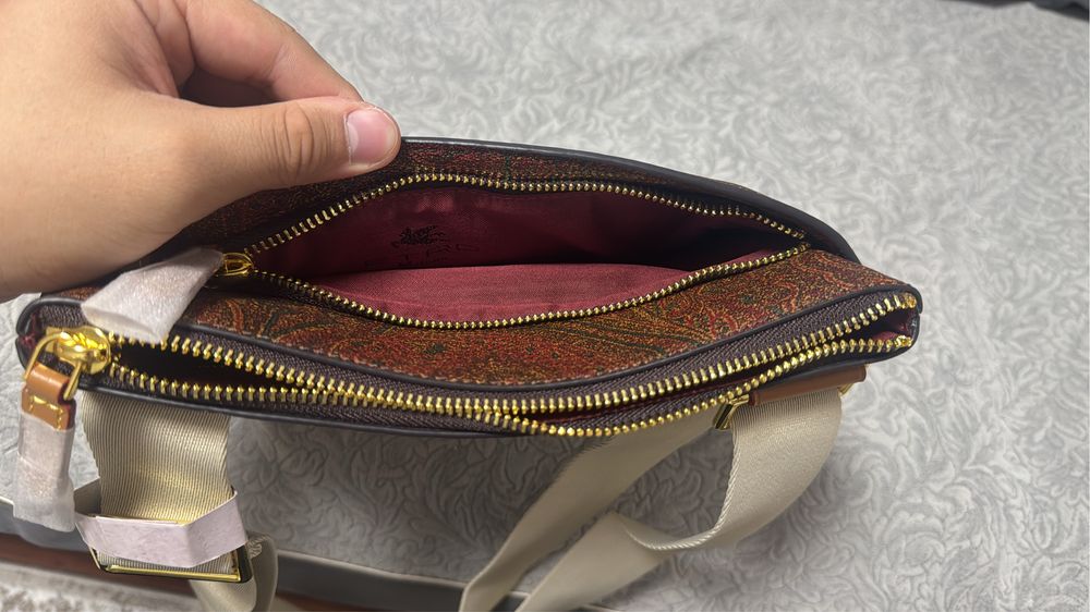 Продам барсетку ETRO