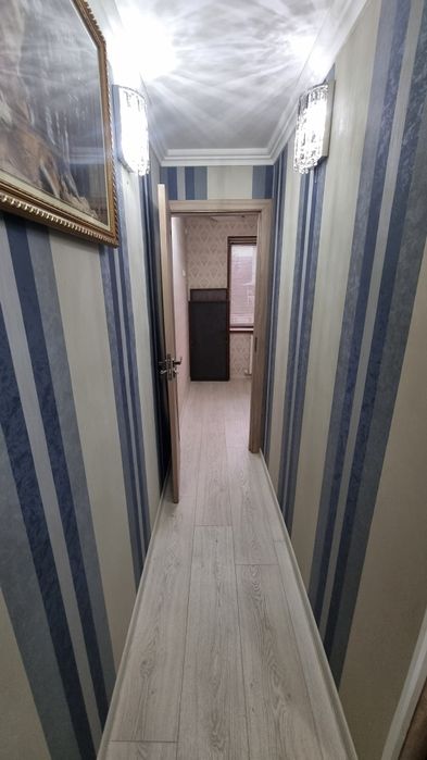 Вокзалда бозорни тугрисида 2 хоналик квартира сотилади, 3 этаж уртада.