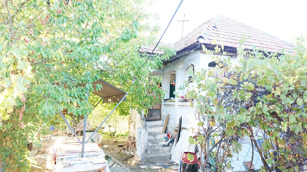 Casa noua cu Teren de 3000mp Intravilan 12 km de Pitesti