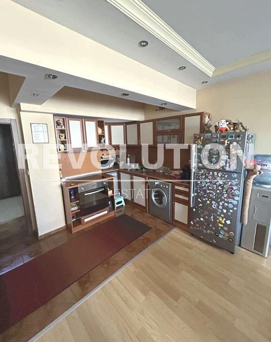 Четиристаен апартамент  в гр.Варна, Лятно кино Тракия!