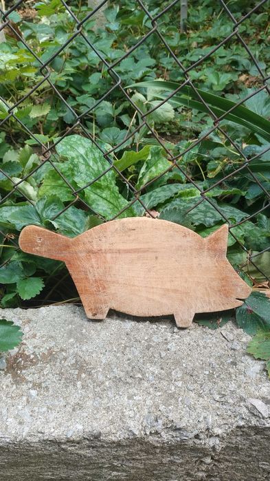 Стара метална туба , дървени поставки