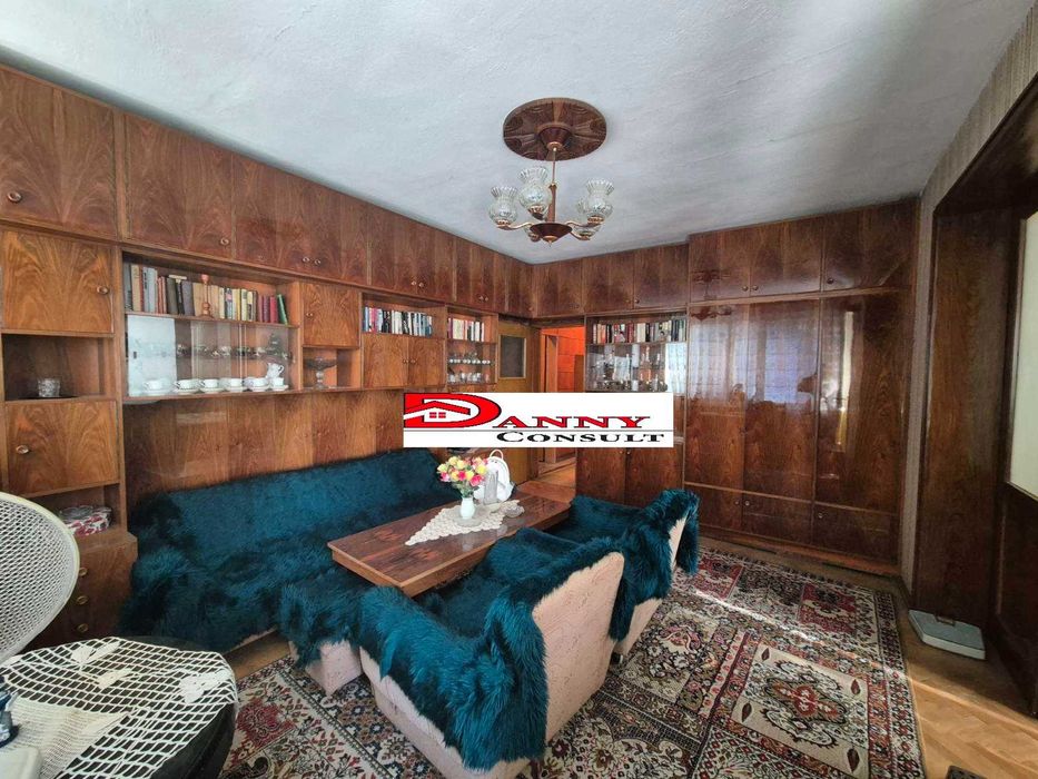 Тристаен апартамент в гр. В. Търново до Пожарната