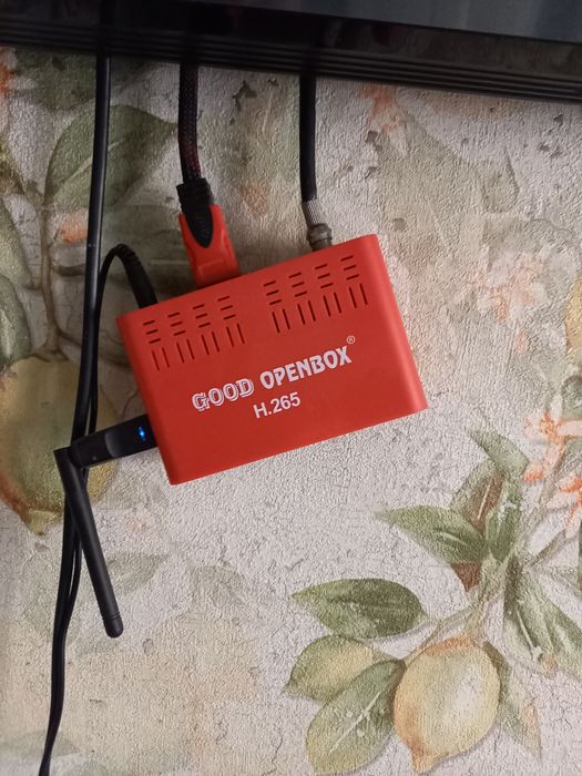 Продам тарелки и тюнер.