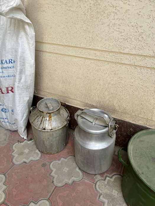 Бидоны и кастрюля советские