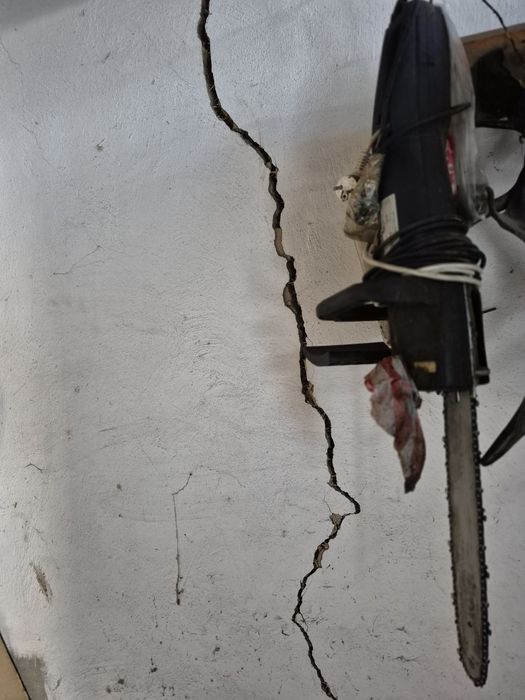 Бензопила в рабочем состояние