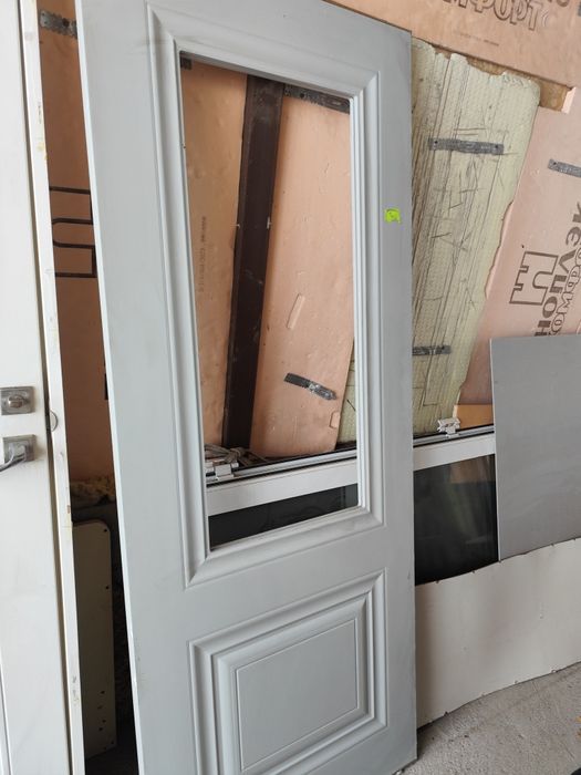 Есік сатылады. 2 есік бар