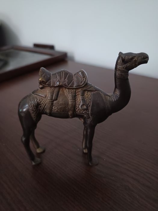 Cămilă din bronz