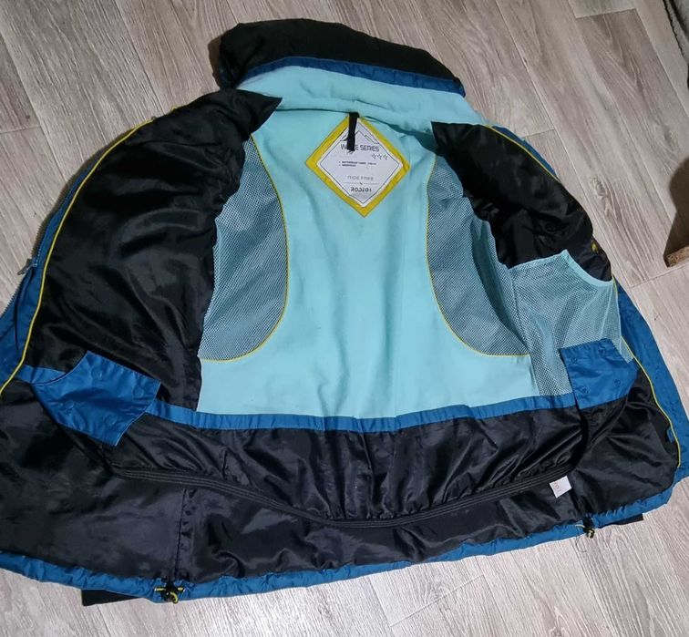 Куртки продам очень дёшево читайте описание