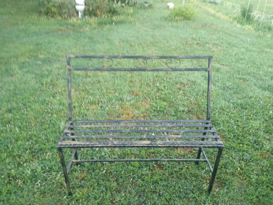 Градинска пейка от ковано желязо