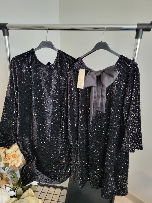 Кадифена рокля с пайети и сатенена панделка