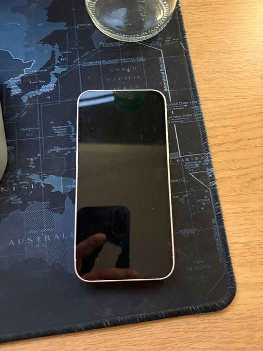 IPhone 13 mini roz - smashed to bits