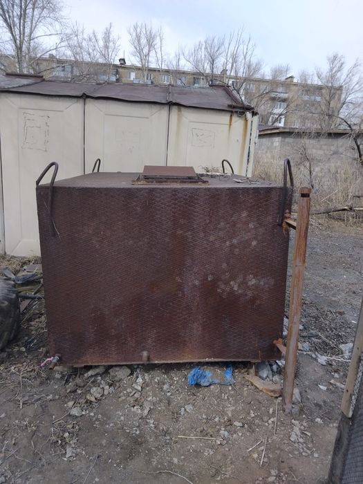 Ёмкость, металический куб.