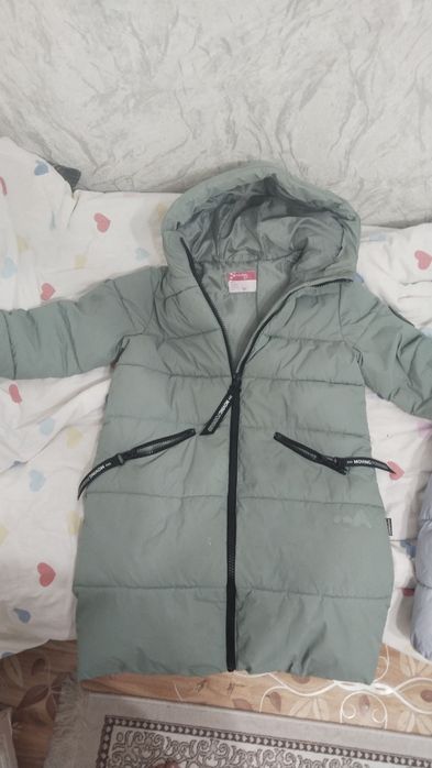 Продам демисезонные куртки на девочку рост 140, 146.