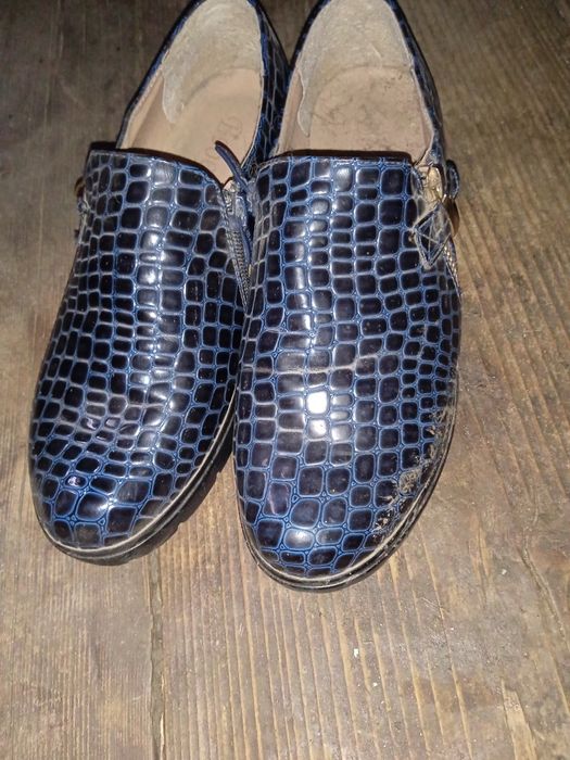 Отдам женскую обувь