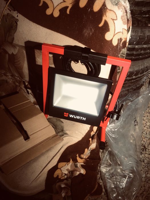 Vând proiector , lampa de Santier