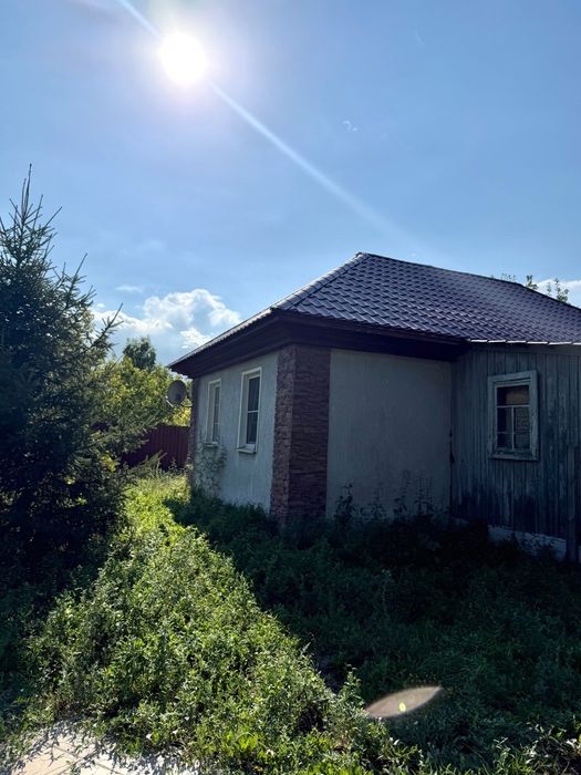 Дом в Украинке у ручья.