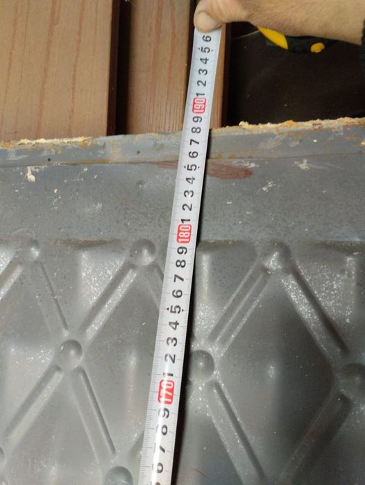 Темір сыртқы есік.