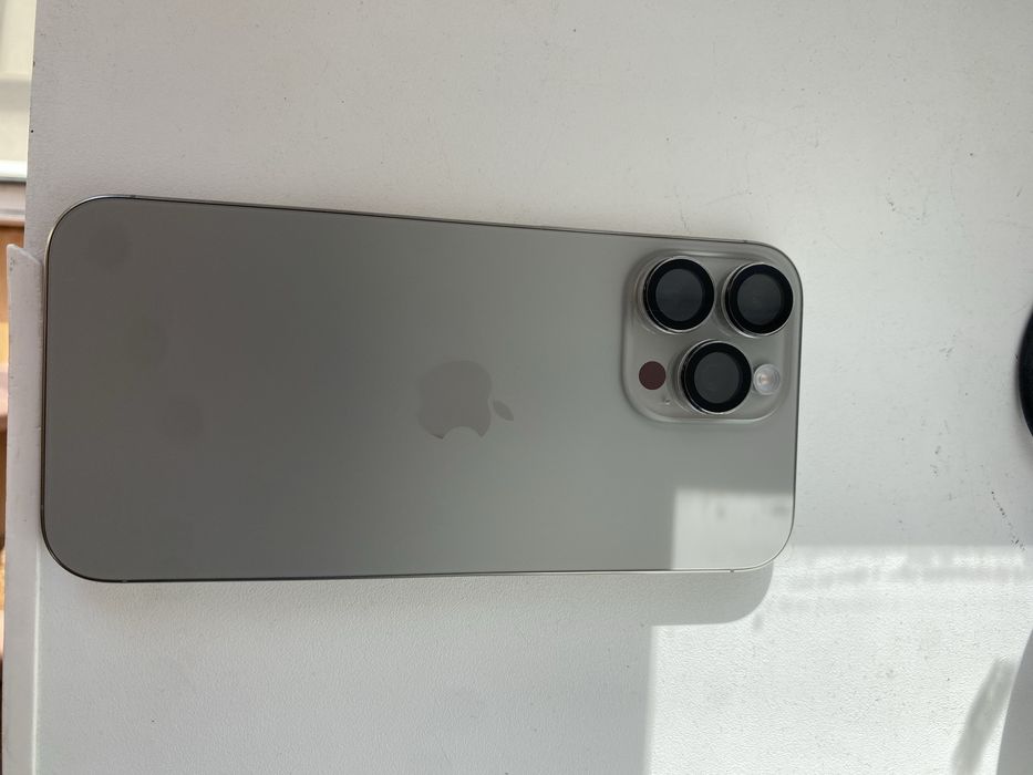 Продам iPhone 16 Pro Max 256 GB eSIM в серебристом цвете