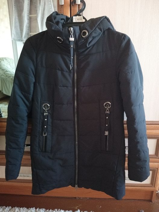 Продам куртку женскую