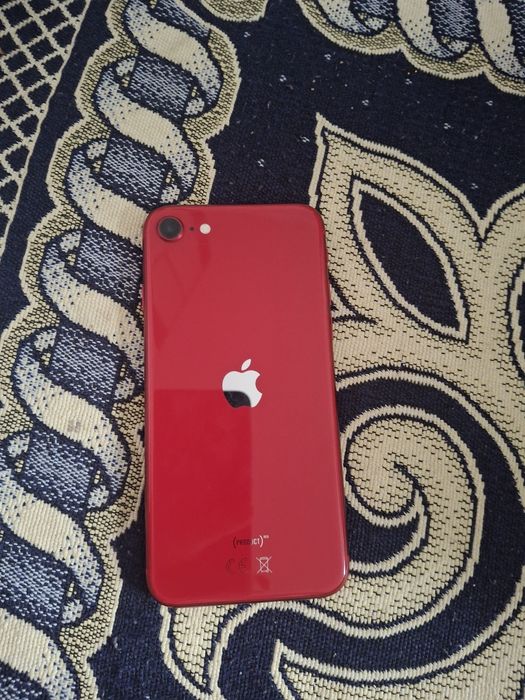 Айфон се 2020 қызыл тұсті