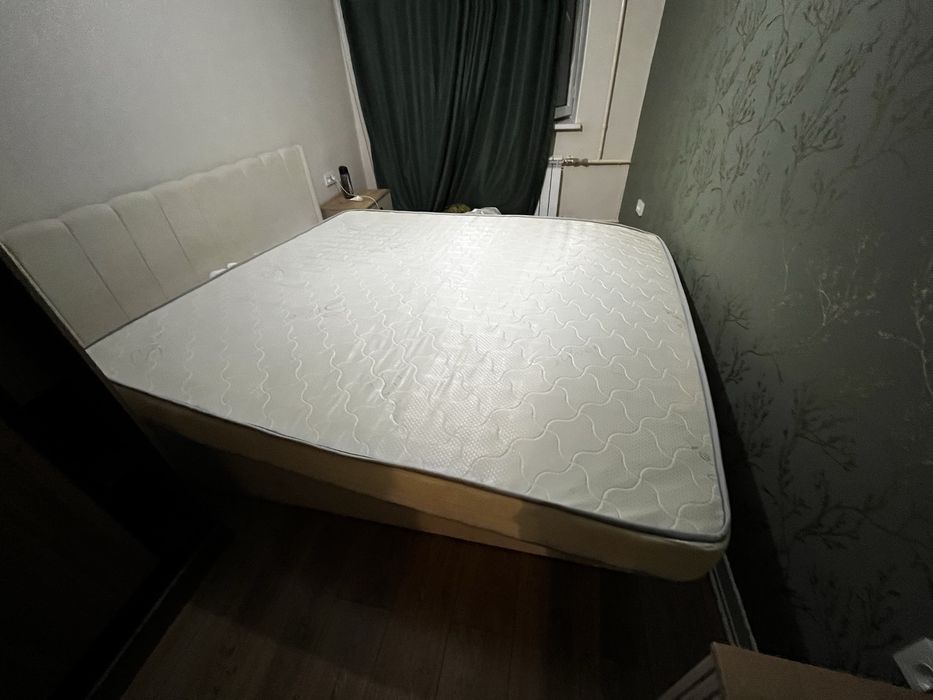 Продаю двуспальный матрас