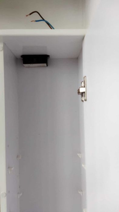 Продавам  шкафче за баня