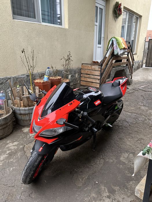 Aprilia rsv4 1000