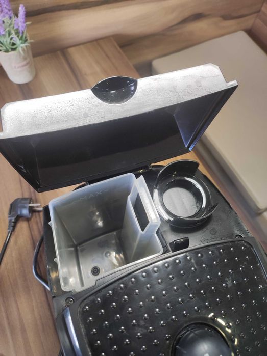 Продавам кафемашина DELONGHI EC-151B
