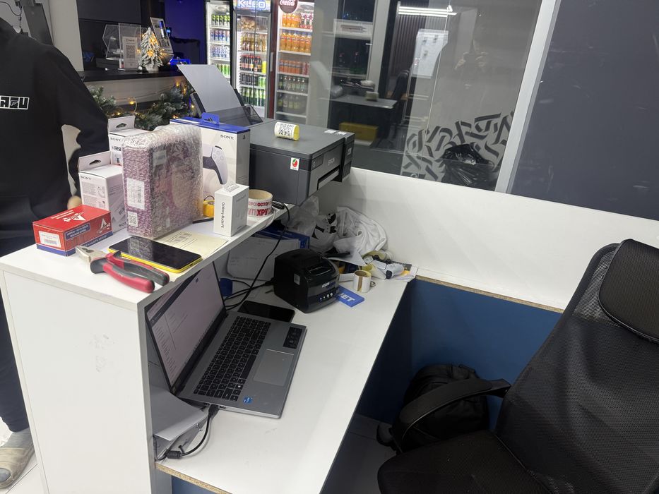 продам стол с подсветкой срочно