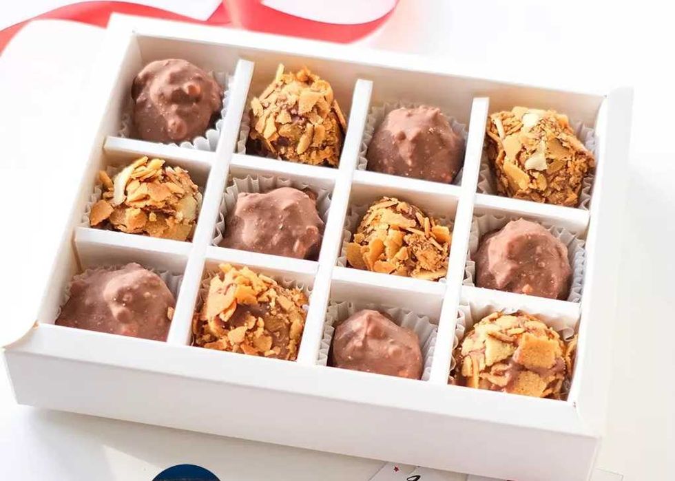 Коробка под 12 конфет