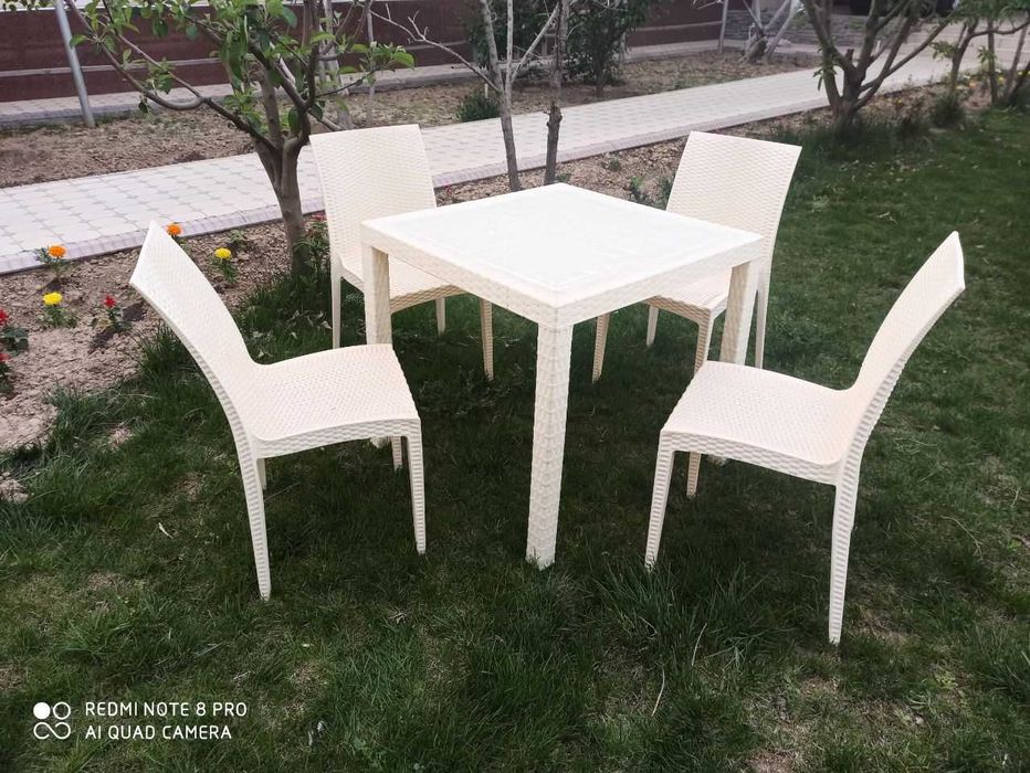Качественные прочные плетёные столы со стульями для дачи и кафе