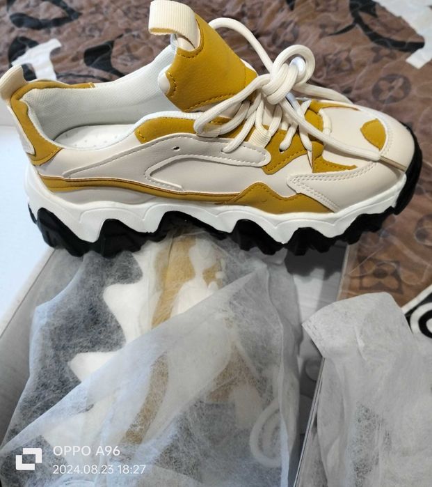 Кроссовки новые!