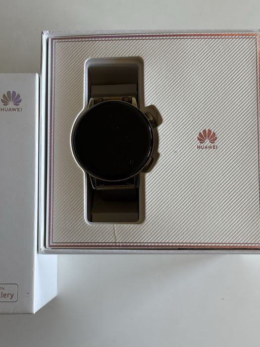 Продавам запазен дамски часовник HUAWEI WATCH GT 3 42mm