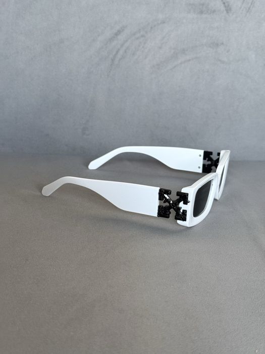 Ochelrai Off White