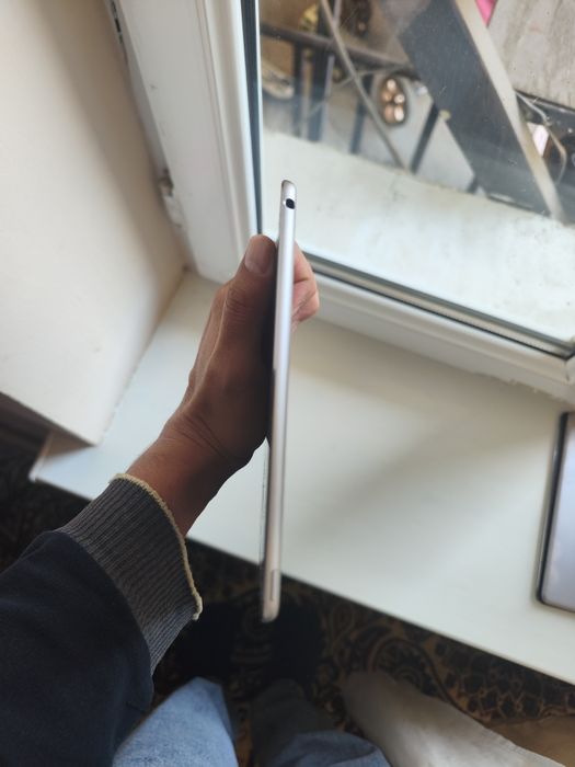 ipad Air 2 .  pamet 128. ios 15.8.7